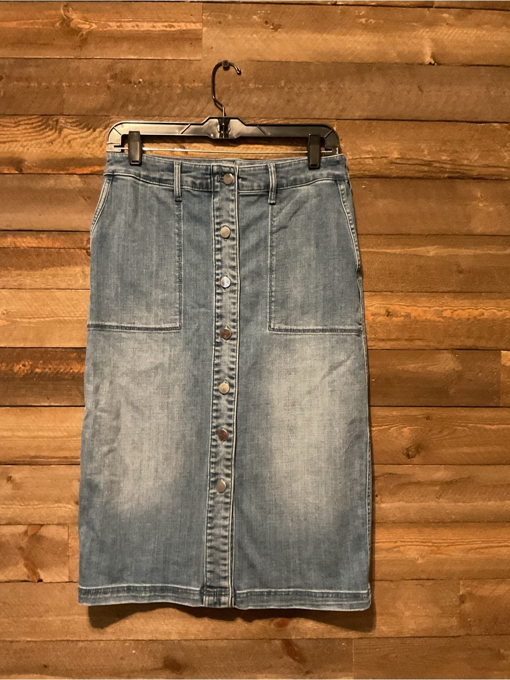 Chico’s Light Wash Denim Straight Skirt Silver Buttons Women’s Size 2